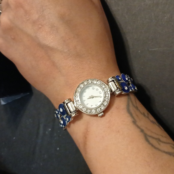 Quartz movement blue blinged out cuff watch - Picture 11 of 11